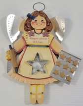 *Y) Vintage 1994 Tender Heart Treasures Keeper of the Kitchen Wooden Angel - $9.89