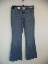 Junior&#39;s Denim Signature Levi Strauss Jeans. Size 9 Medium. Low Slim Flare. - £19.48 GBP