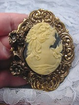 (CL15-16) Lacy LADY woman BIRD ivory + black oval CAMEO floral brass Pin Pendant - £30.05 GBP