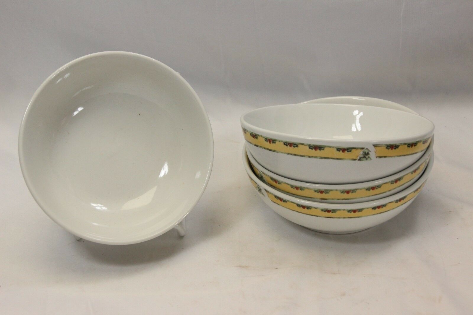 Gibson Snowman Frolic Christmas Soup Cereal Bowls 5 3/4&quot; Lot of 4 Xmas - $15.67
