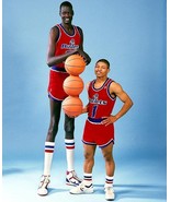 MANUTE BOL & MUGGSY BOGUES 8X10 PHOTO WASHINGTON BULLETS BASKETBALL NBA  - $4.94