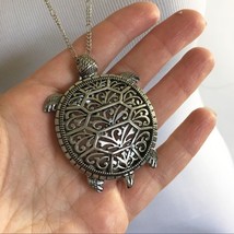 Turtle Necklace Magnifying Glass 30 Inch Silver Tone Baby Sea Creature B... - £16.55 GBP