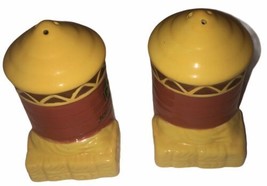 John Deere Silo Salt &amp; Pepper Shakers Set Of 2 - $178.56 MXN