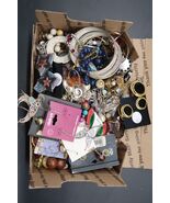 Vtg Craft Repair Costume Junk Jewelry Lot USPS Small Flat Rate Box JL101... - $274.23 MXN