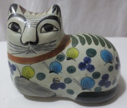 Vintage Tonala Mexico Pottery Butterflies Painted Cat Figurine 5&quot; - £15.95 GBP