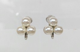 1/2&quot; VTG Faux Pearl Cluster Clip On Earrings Silver-Tone Regencycore Bridgerton - $14.50