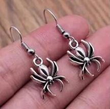 New Miniature Spider  Dangle Earrings Halloween - $5.00