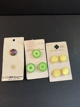 Set of 3 NOS Carded Buttons MCM Green Daisy, Yellow, - £3.73 GBP