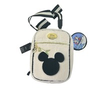 Disney Our Universe Mickey Mouse Ski Sherpa Crossbody Bag White &amp; Black - $1,030.10 MXN