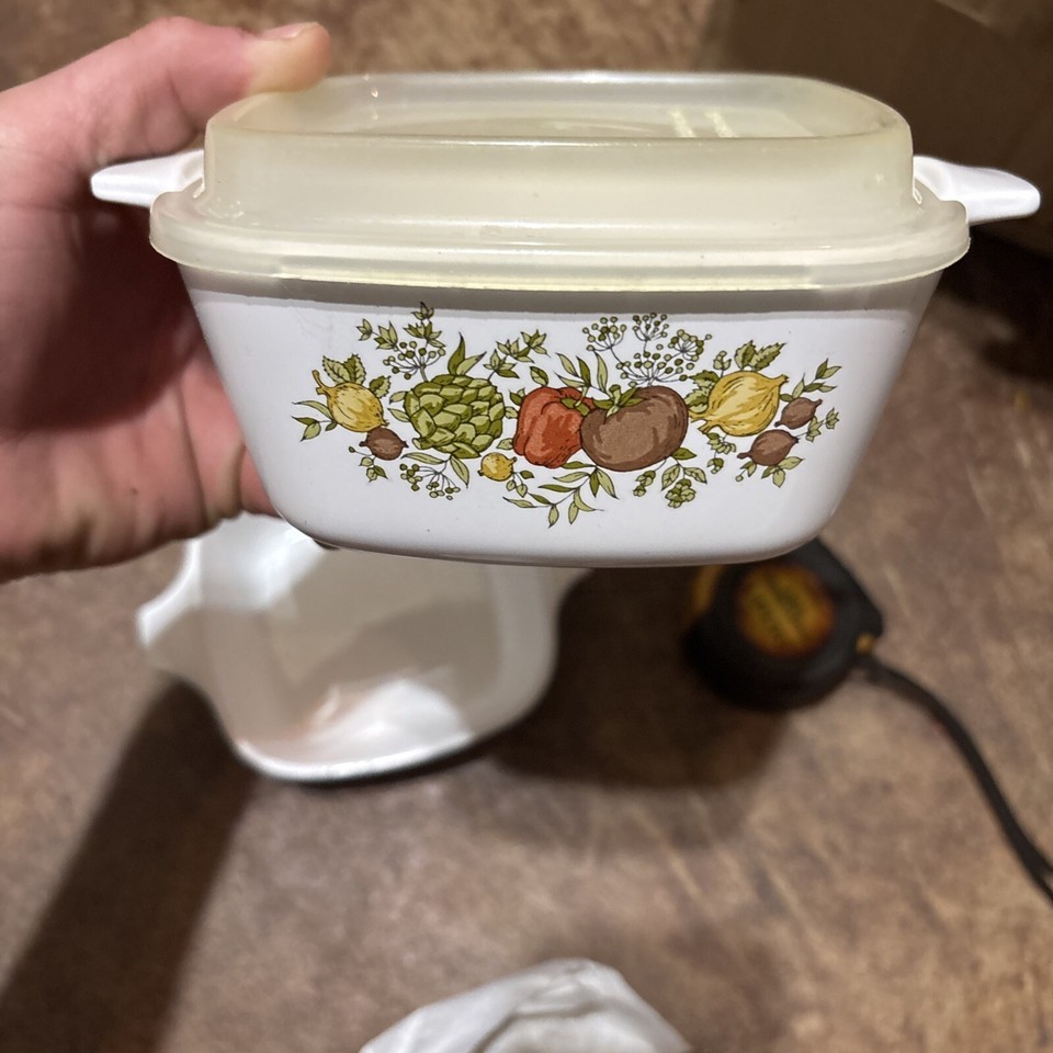 1 P-43-B 2.75 Cup Spice Of Life Casserole Dish With Plastic Storage Lid - $12.60