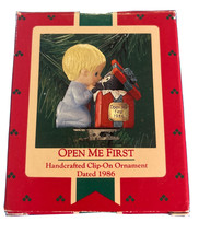 Vintage 1986 Hallmark Keepsake Open Me First Clip On Christmas Tree Ornament - £9.02 GBP