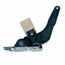 GM 15686680 1995-1997 S Series Tandem Seat Belt Receiver Inner Hinge Beige Rear - £20.41 GBP