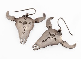 Elwood M. Reynolds Native American Steer Skull Earrings In Sterling - £197.04 GBP