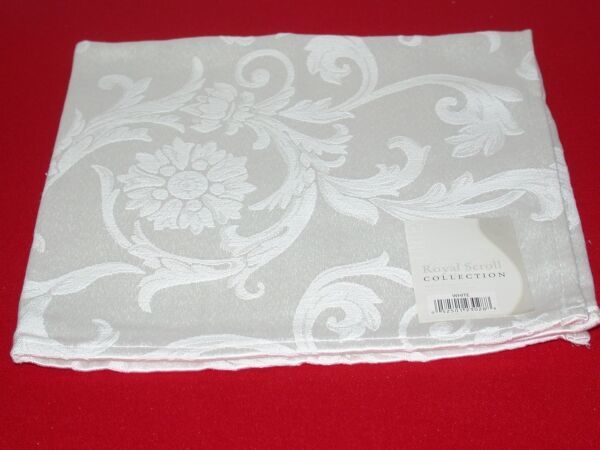 (4) Royal Scroll Cotton Blend Napkins White Jacquard 18" X 18" Square New Home - $19.98