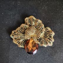 Vintage Brooch Amber Rhinestones Gold Tone Jewelry Large Cabochon Leafy ... - $18.80