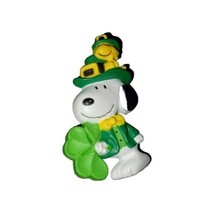 Vintage Plastic Hallmark Cards Snoopy Woodstock Clover St. Patrick&#39;s Day Pin - £7.93 GBP