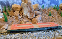 HO Scale: Tyco At. Topeka &amp; Santa Fe Flat Car, Model Railroad Train, Collectible - £11.67 GBP