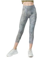 M. Rena Beautiful Vintage Floral Seamless Capri Leggings. One Size - £32.99 GBP