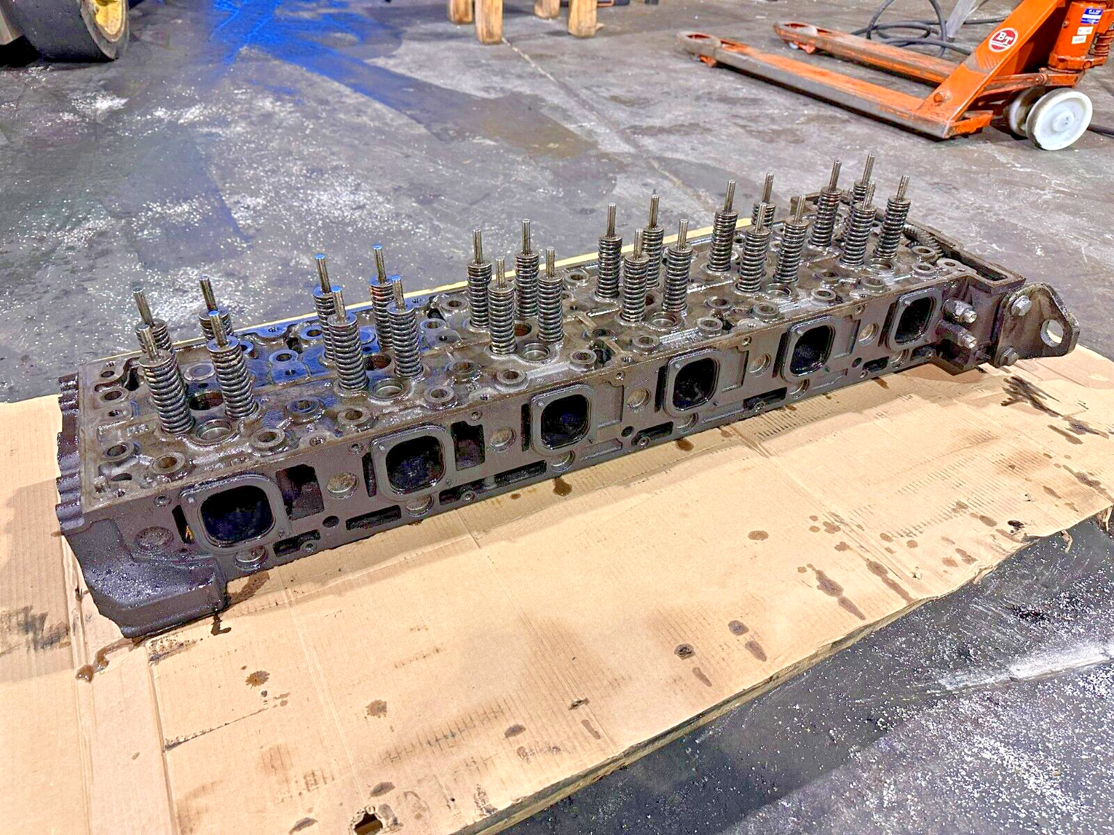 2009 Detroit Diesel DD15 Engine Cylinder Head Assembly 47202 OEM - $1,758.35