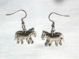 Zebra 3D Wildlife Africa Animal Fashion Silver Tone Pair Of Earrings - £5.60 GBP