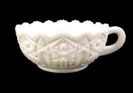 LE Smith Handled Nappy, Quintec Scalloped Sawtooth, Vintage 1950s Milk Glass - £19.54 GBP