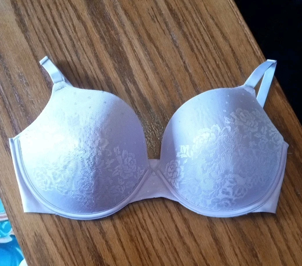    Secret Treasures Bra Size 40D  - $13.94 CAD