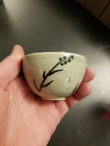 beautiful small hand thrown studio pottery vase beige blue floral bird Rg - $335.80 MXN