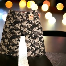 Levis Men&#39;s Relaxed fit Below the knee Cargo Shorts Camo Size 18 Regular... - $24.70