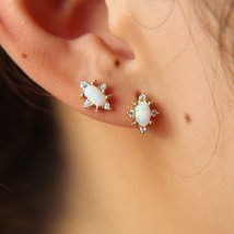 GIRL Popular Earrings Jewelry Gold Color queen style Stud Earrings With White Ov - £8.35 GBP
