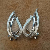 Vintage Sarah Coventry "Stunning" Clip On Earrings - $13.00