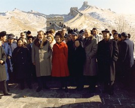 President Richard Nixon and wife Pat visit Great Wall of China New 8x10 Photo - £6.92 GBP