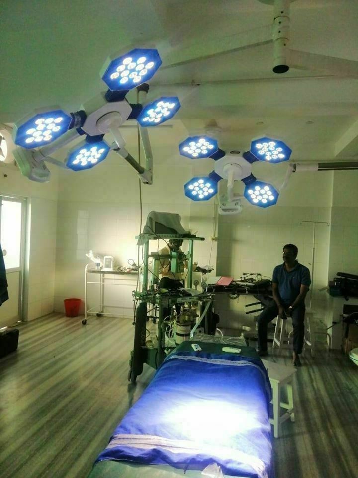 Operation Theater Lights Surgical & Examination LED OT Lights 4+4 Double Light % Item image 2