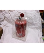 Kohl&#39;s &quot;Snowflake Red Christmas Pillar Cinnamon 4&quot; Candle &amp; Holder NEW G... - $296.39 MXN