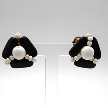 Vintage black &amp; white plastic beaded cluster button earrings - £11.96 GBP
