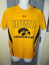 Iowa Hawkeyes Under Armour Heat Loose SS Yellow Shirt Size S Men&#39;s - £15.02 GBP