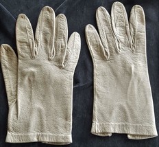 Very Nice Vintage Ladies Genuine Leather Gloves Wrist Length - GDC - Beige - 6.5 - £31.14 GBP
