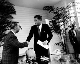President John F. Kennedy remotely opens the 1962 World&#39;s Fair New 8x10 Photo - £7.03 GBP