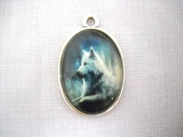 Alaskan Night White Wolf Glass Cabochon Oval Shape Alloy Base Pendant Necklace - £5.62 GBP