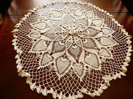 VTG Table Doily Lace Center Mat Dresser hand crochet Beige Ecru 34&quot; diameter - £26.84 GBP