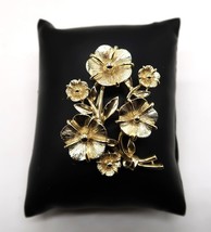 Vtg Flower Dogwood Lily Gold Tone Brooch Costume Jewelry - £11.98 GBP