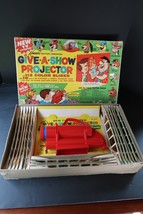 Vtg Kenner&#39;s Deluxe Give-A-Show Projector 1963 Complete 16 Shows 112 Sli... - $2,327.36 MXN