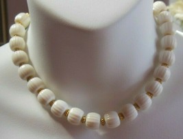 Vintage Signed Trifari White Lucite Ribbed Bead Choker Necklace - £35.20 GBP
