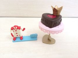 Dollhouse Miniature Disney Queen of Heart Cake, Card From Alice in Wonde... - £35.31 GBP