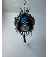 Chained Pearls On Blue Satin Pin Beaded Christmas Ornament - €22,72 EUR