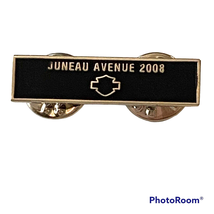 Juneau Avenue 2008 Harley Davidson Pin Factory Black Enamel Hat Vest Lapel - £11.78 GBP