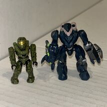 HALO MEGA BLOKS BLUE COVENANT HUNTER &amp; Master Chief MINI FIGURE 96937 D1 - $19.75