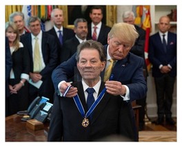 Donald Trump Presents Medal Of Freedom To Arthur B. Laffer 8X10 Photo Reprint - £6.66 GBP