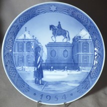 Royal Copenhagen 1954 Christmas Plate - Amalienborg Palace - £22.28 GBP