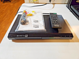 Sony DVP-SR200P Slim Black CD/DVD Player With Remote - Tested &amp; Works  - £27.45 GBP