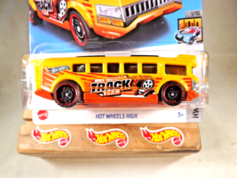 2023 Hot Wheels #53 Hw Metro 1/10 Hot Wheels High Bus Yellow w/Black DD8 Spokes - £6.17 GBP